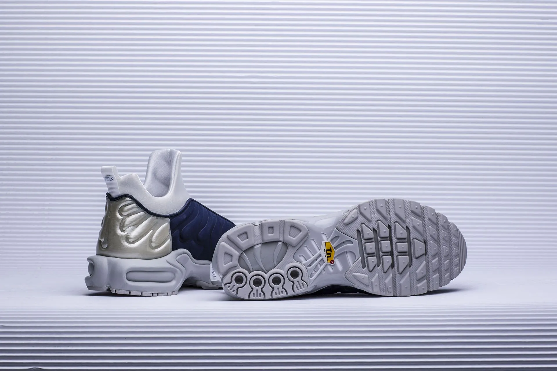 Nike WMNS Air Max Plus Slip SP 940382 400 Sneakerhead