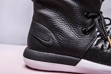 Nike roshe two flyknit hi women's top
