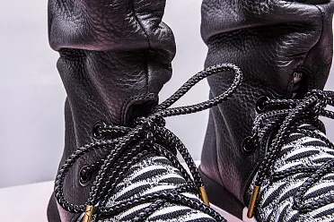 Nike WMNS Roshe Two Hi Flyknit 861708 002 Sneakerhead