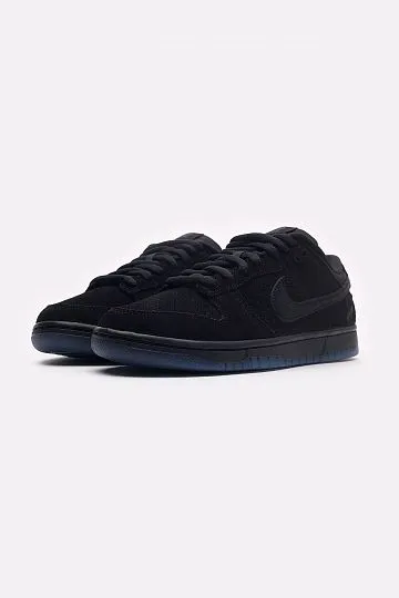 Nike dunk undefeated deals