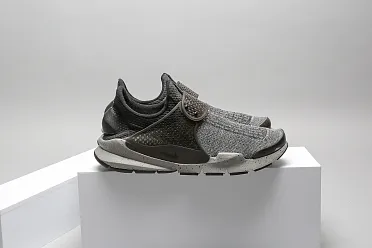 Nike sock dart supreme top