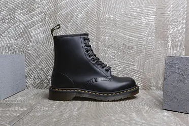 Dr. Martens Smooth 10072004 Sneakerhead
