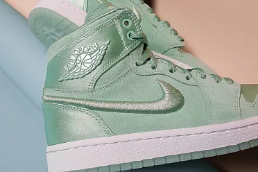 Jordan WMNS Air 1 Ret High Soh AO1847 345 Sneakerhead